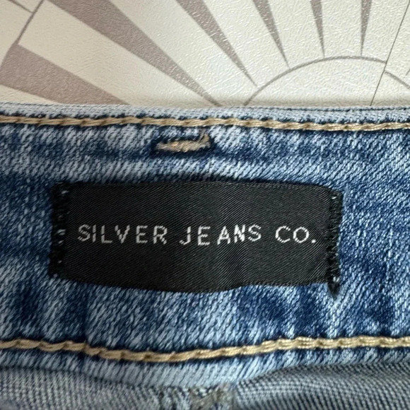 Silver Jeans Co Women’s Elyse Jean ShortsW28 L4 Cuffed No distressing - Picture 1 of 7